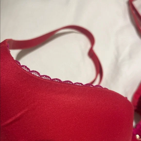 Victoria Secret Red Push-up - Picture 2 of 4